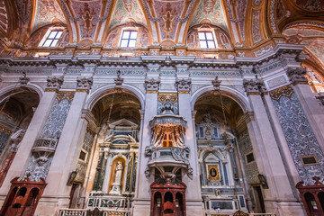 Fototapeta na wymiar interiors of chiesa I Gesuiti, Venice, Italy