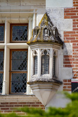 Échauguette décorée et sculptée avec vitraux