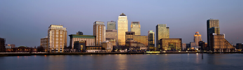 Fototapeta na wymiar London financial district skyline