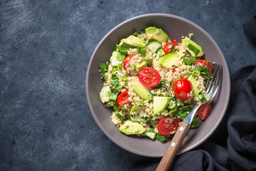 Quinoa salad with spinach, avocado and tomatoes