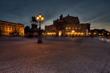 Fototapeta na wymiar City view of Dresden, Semperoper.