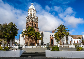 Fototapeta na wymiar White churches in Teguise in Lanzarote, Spain