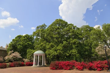 Papier Peint photo autocollant Fontaine The Old Well at UNC Chapel Hill during the spring with azaleas blooming