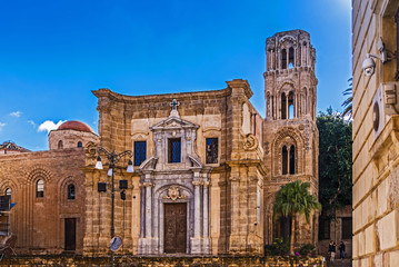 Fototapeta na wymiar Altstadt von Palermo mit Santa Maria dell'Ammiraglio