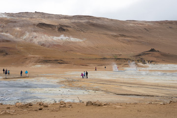 Fumarolen-Landschaft im Geothermalgebiet N&aacute;maskar&eth; &ndash; Hverir / Nord-Island