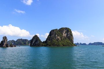 Naklejka premium limestone cliffs in Ha Long Bay, Vietnam
