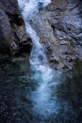Fototapeta na wymiar Wasserfall in einer Schlucht