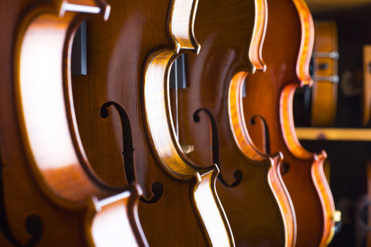 複数のバイオリン