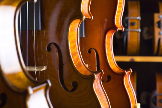 複数のバイオリン
