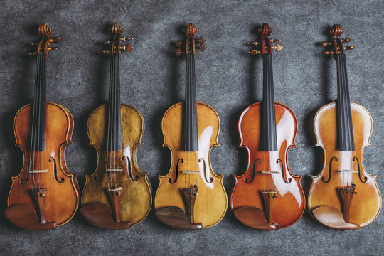 複数のバイオリン
