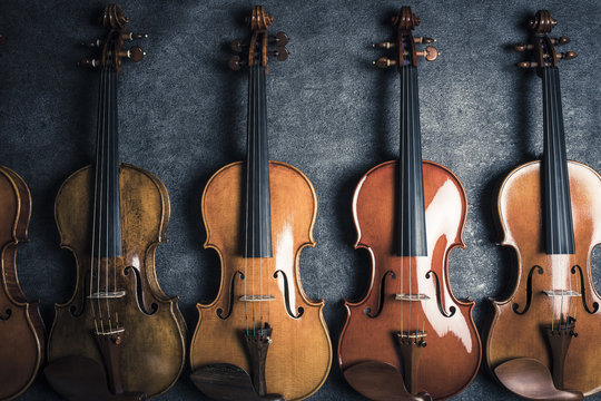 複数のバイオリン