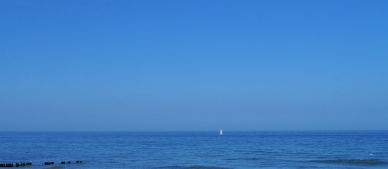 Segelboot auf dem Meer