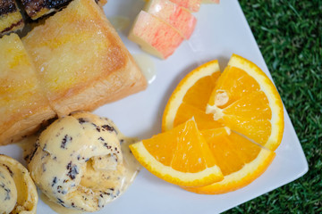 toasts and ice cream