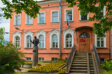 UST-IZHORA, SAINT PETERSBURG, RUSSIA - AUGUST 21, 2017: the Administrative building of the municipal formation of the settlement of Ust '-Izhora of St. Petersburg and the bust of Peter I 