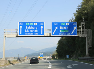 directions to cities and italian border on the Austrian motorway