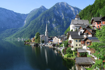Fototapeta na wymiar Beautiful Hallstatt village in daytime in Austria