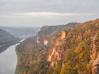 Obraz premium Blick ins Dresdner Elbtal