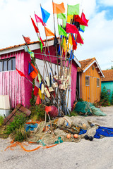 cabane coloré de pécheur au chateau d'oléron sur l'ile prés des huitres de marennes oléron