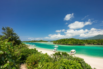 川平湾の風景