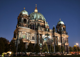 Fototapeta na wymiar Berliner Dom (Berlin cathedral) at night, Germany