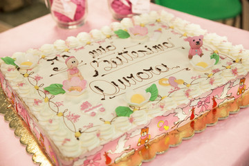 Fototapeta na wymiar Torta di compleanno per bambina