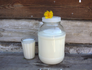 Obraz na płótnie Canvas milk in a jar and in a glass