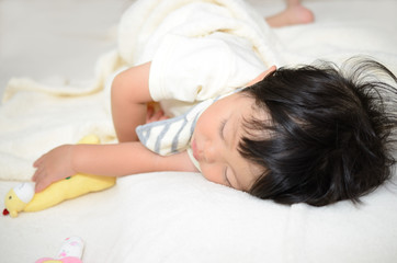 Obraz na płótnie Canvas お昼寝する子供