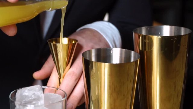 Drink making, barman 100fps, cocktail, barman, slow motion, alcohol