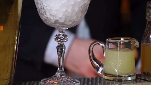 Drink making, barman 100fps, cocktail, barman, slow motion, alcohol