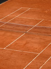 Terrain de tennis en terre battue, à Roland Garros, Paris (France) © Florence Piot
