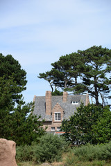 Fototapeta na wymiar Haus in Ploumanach, Cote de Granit Rose, Bretagne