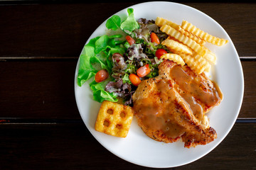 Grilled steak and vegetable salad