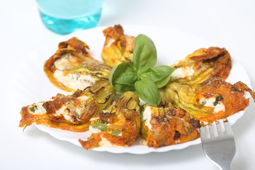 Fiori di zucca fritti