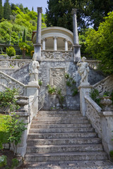 Kleiner Tempel im Park der Villa Monastero am Comer See