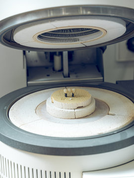 Artificial teeth in tooth making machine