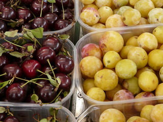 Markttag - Mirabellen und Kirschen