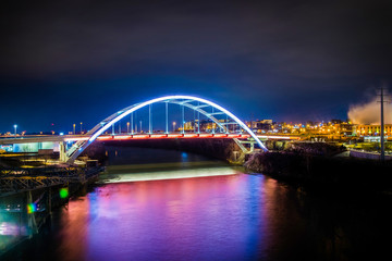 Fototapeta na wymiar Neon bridge at night