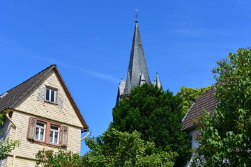 Fototapeta na wymiar Pfarrkirche St. Nikolai in Altenstadt im Wetteraukreis Hessen