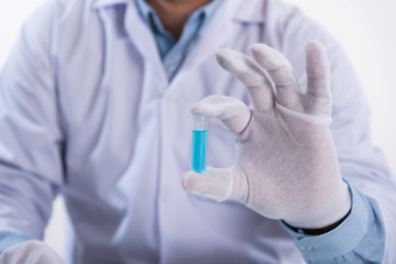 Obraz premium scientist hand holding laboratory test tube, science research concept