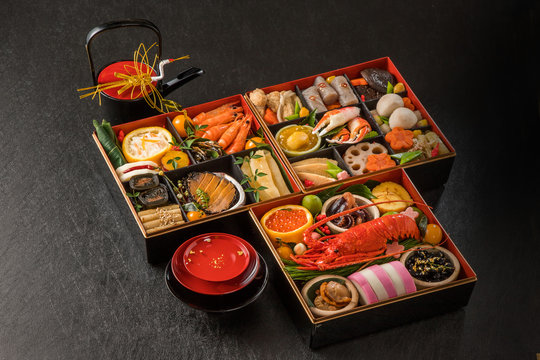 懐石料理　Traditional Japanese meal brought in courses