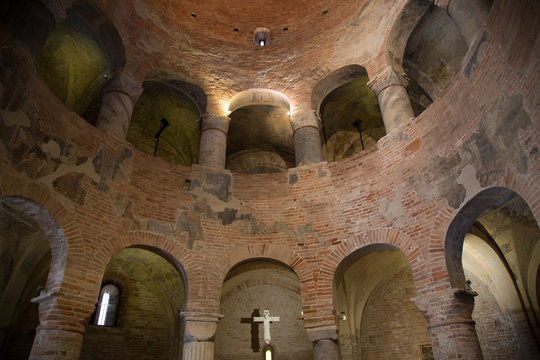 Mantova, interno rotonda di san lorenzo
