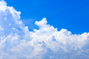 Naklejka na ściany i meble Cloudscape of summer blue sky background and white clouds in sunny day (with cloud space)