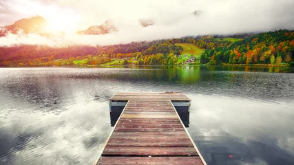 Fototapete Rund Idyllic autumn scene in Grundlsee lake in Alps mountains, Austria © pilat666