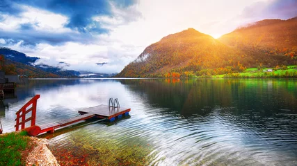 Fototapete Rund Idyllic autumn scene in Grundlsee lake in Alps mountains, Austria © pilat666
