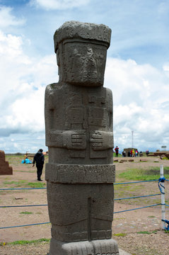 Statue sculptée de Tiwanaku