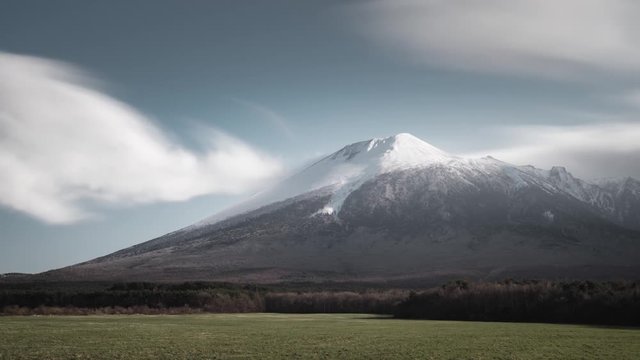 ４Ｋ アート タイムラプス 春の岩手山 牧草地 その１