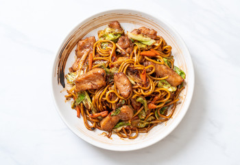 stir-fried yakisoba noodle with pork
