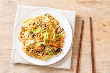 stir-fried yakisoba noodle with vegetable
