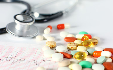 Obraz na płótnie Canvas stethoscope, pills, vials in medical room on blue background top view mockup