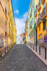 Fototapeta premium Rue en Couleur de Lisbonne